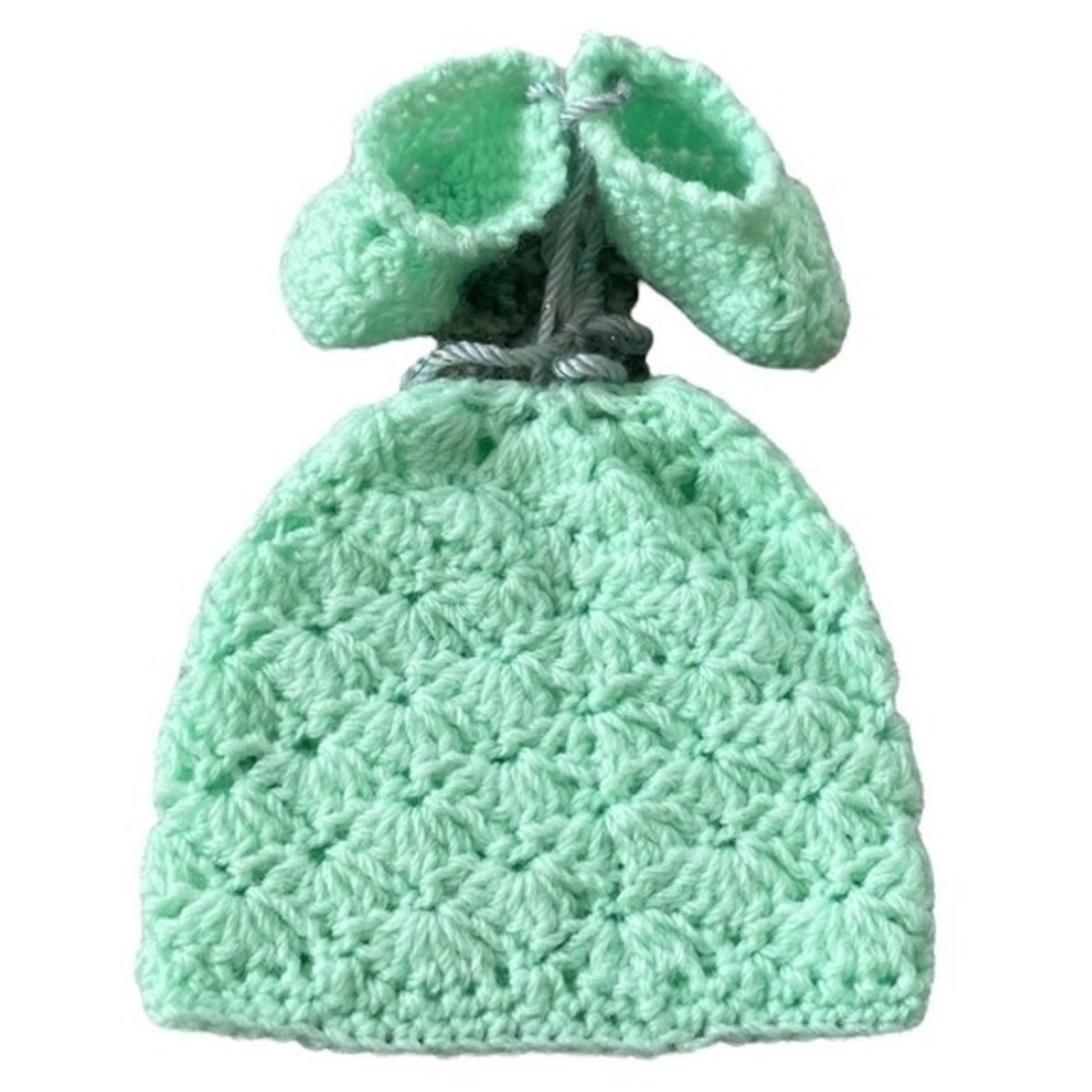 NWOT Baby Girl Light Green Knitted Beanie Hat & Socks Set Hand Crafted One Size